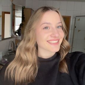 Nina, Babysitter in Altheim (Alb)