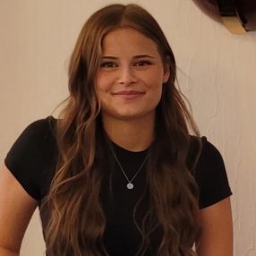 Emely, Babysitter in Enger