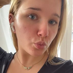 Lina, Babysitter in Hatten