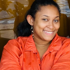 Alycia, Babysitter in Büren