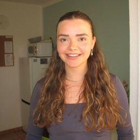 Ana-Mira, Babysitter in Brühl