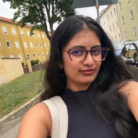 Gayatri Karthik, Babysitter in Schweinfurt