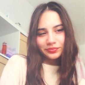 Zahra, Babysitter in Schlangen