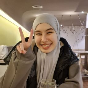 Amina, Babysitter in Leonberg