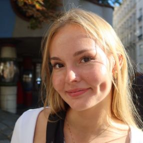 Rosalie, Babysitter in Borna