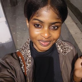Naomie, Babysitter in Solingen