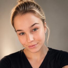 Pia, Babysitter in Aichach