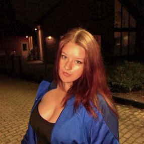 Janna, Babysitter in Leck