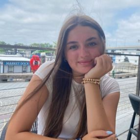 Nina, Babysitter in Aschheim