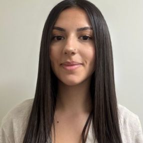 Avsin, Babysitter in Garching bei München