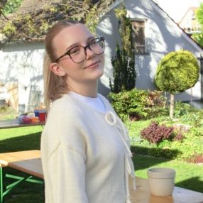 Lina, Babysitter in Petershagen