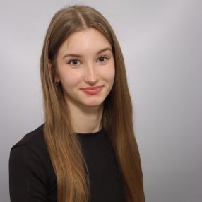 Jouline, Babysitter in Minden