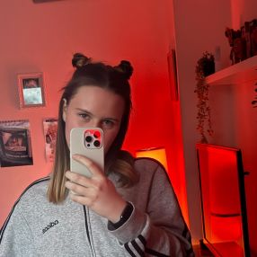 Josee, Babysitter in Beverungen