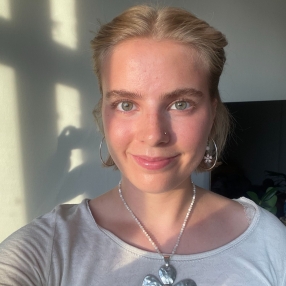 Laura, Babysitter i København