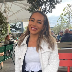 Isha, Babysitter i København