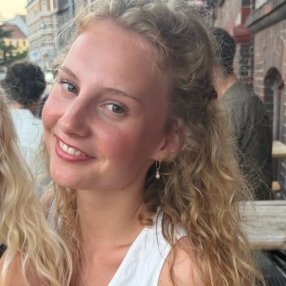 Mille Julie, Babysitter i Aarhus