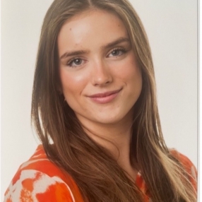 Amalie, Babysitter in Harlev