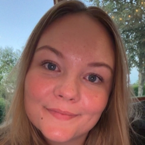 Julie, Babysitter i Hedensted