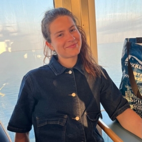 Eveline, Babysitter i Hillerød