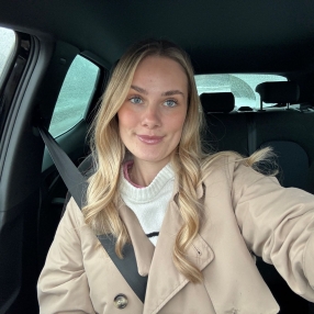 Laura, Babysitter i Hedehusene