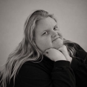 Maiken, Babysitter in Egå