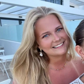Caroline, Babysitter i Aabybro