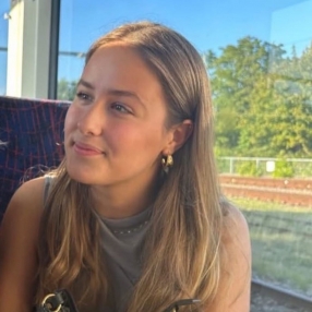 Clara, Babysitter i København