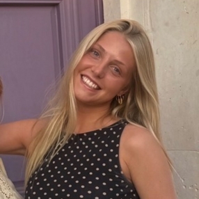 Rebekka, Babysitter i Gentofte