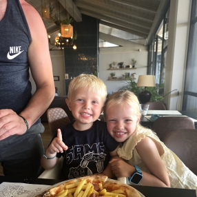 Eva, Family in Nivå