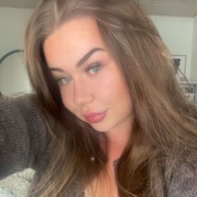 Chloe, Babysitter i Rønne