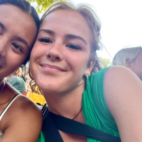 Lotus, Babysitter i Egedal