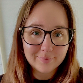 Vivian Theresa, Babysitter in Tappernøje