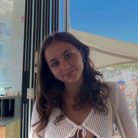 Milana, Babysitter i Farum