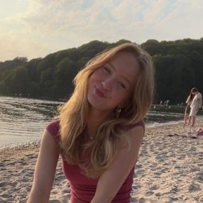 Lærke, Babysitter in Vejle