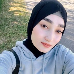 Hasian, Babysitter i Aarhus