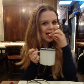 Ella, Babysitter i Billund