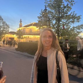 Sarah Palfelt, Babysitter i Hellerup