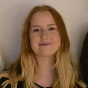 Eva, Babysitter in Store Heddinge