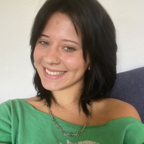 Alma, Babysitter i Hillerød