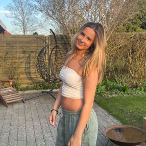 Laura, Babysitter i Farum