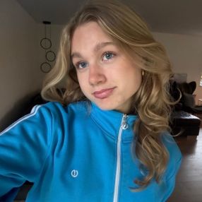 Lærke, Babysitter in Assens
