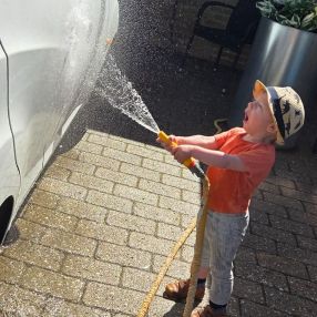 Dora, Familie i Horsens