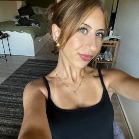 Zsanett, Babysitter in Bjerringbro