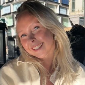 Sally, Babysitter i Randers