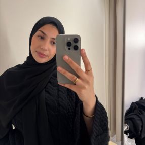 Mayar, Babysitter i Avedøre