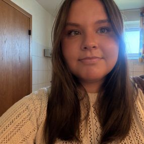 Jasmin, Babysitter i Holbæk