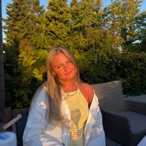 Julie kiehn, Babysitter i Nakskov