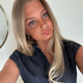 Julie kiehn, Babysitter i Nakskov