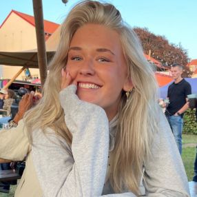 Sigrid, Babysitter i Faxe
