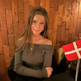 Lara, Babysitter i Værløse